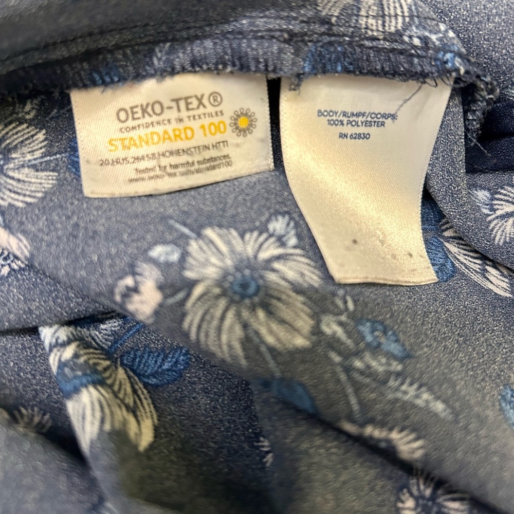Chase Bank Lands End Top Shirt Navy Floral Sz Medium - Picture 9 of 9